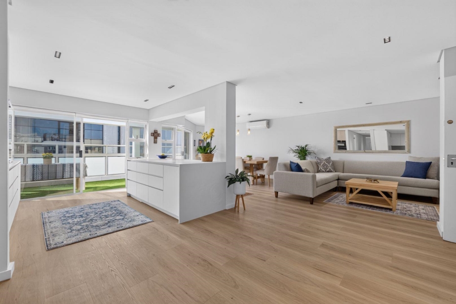 2 Bedroom Property for Sale in Sea Point Western Cape